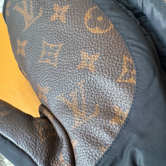 NEW RARE Louis Vuitton Black and Brown Classic Monogram Winter Gloves Mittens - Picture 5 of 11